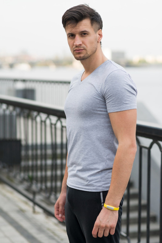 Men Solid Slim Fit V Neck Sports T-shirt